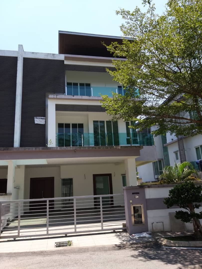 Triple storey semi d beverly height - photo 2