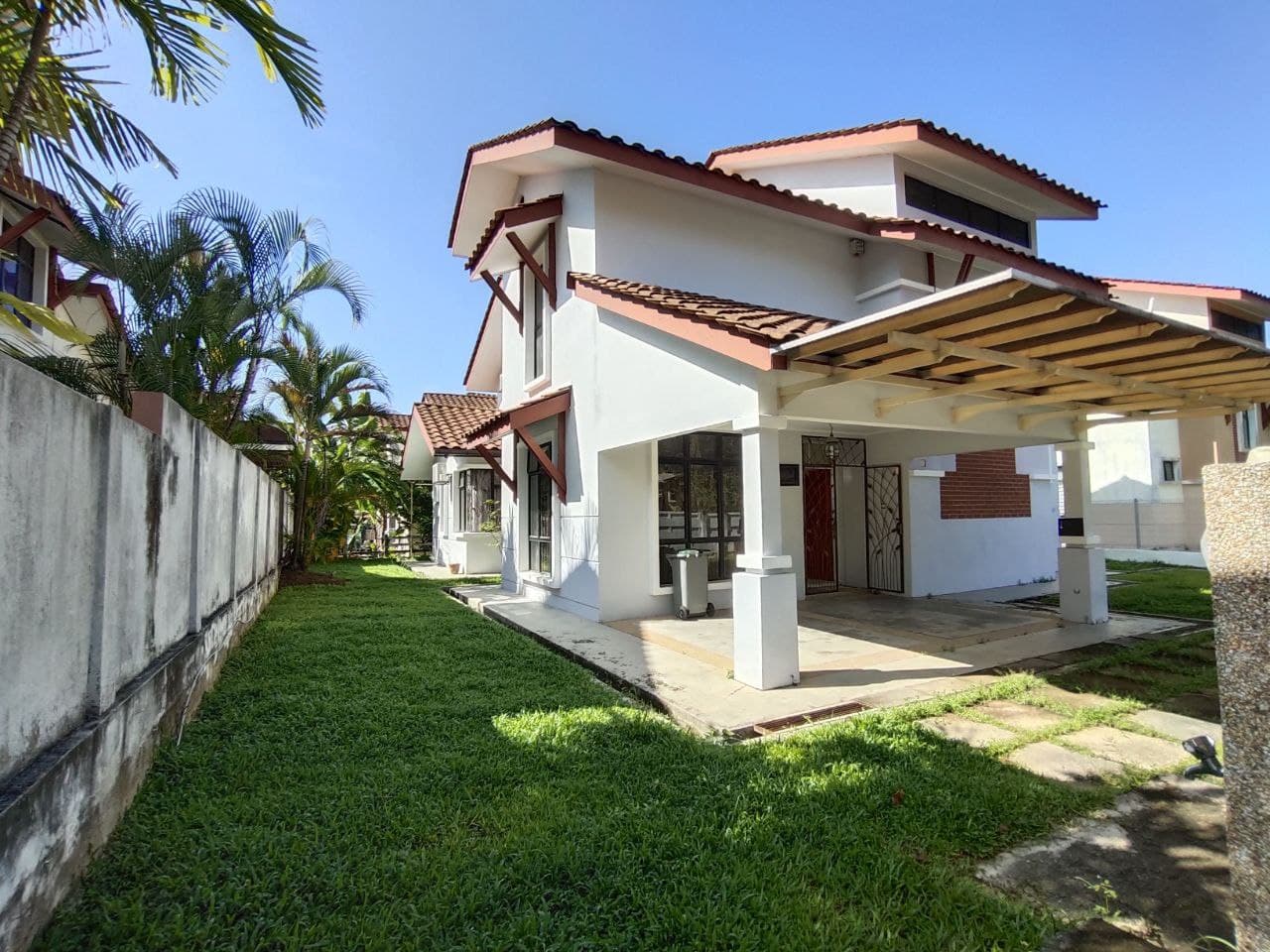 Freehold Double storey bungalow jentayu