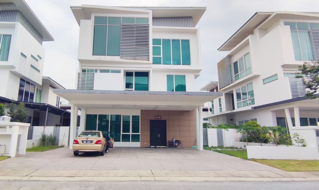 Triple storey bungalow jacaranda ,garden residence