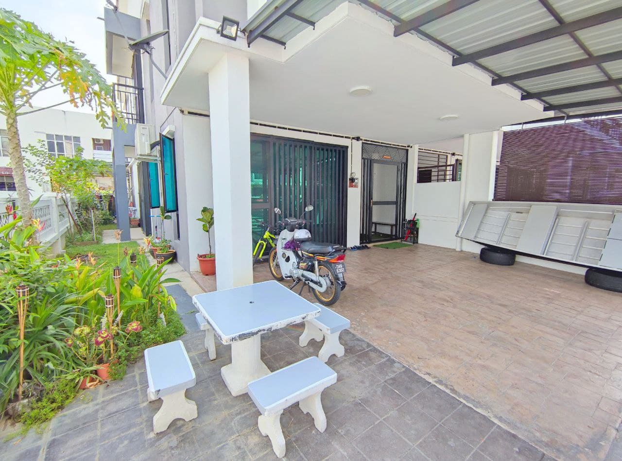 Double storey end lot taman saujana klia sepang - photo 2