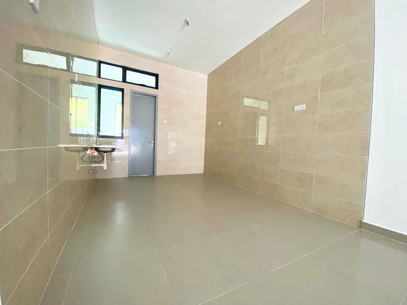 2 Sty House Temasya Legasi Glenmarie by Emily - photo 3