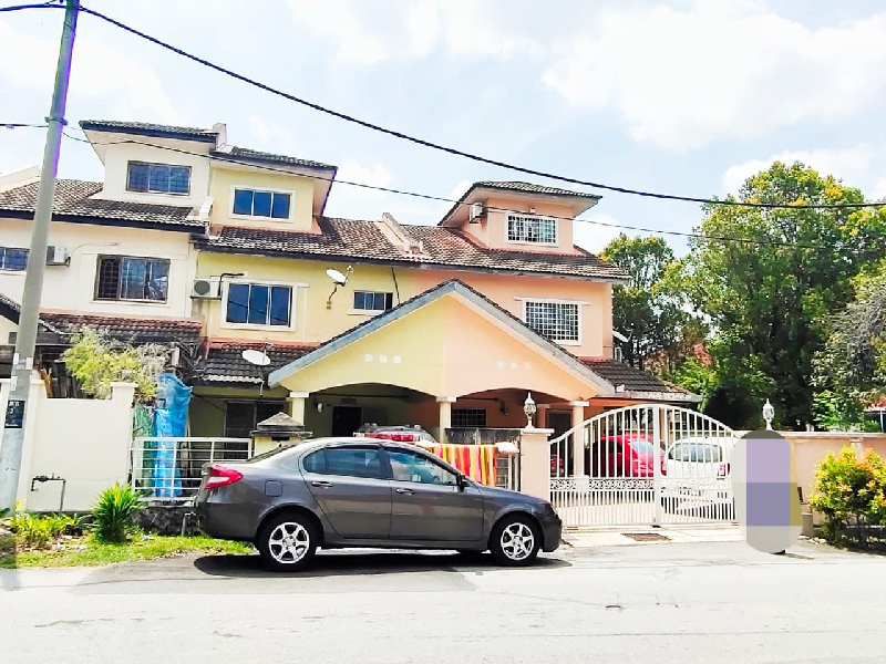 Facing Open Rumah Teres 2.5 Tingkat Desa Karunmas Seri Kembangan