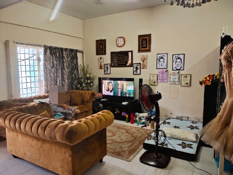Facing Open Rumah Teres 2.5 Tingkat Desa Karunmas Seri Kembangan - photo 2