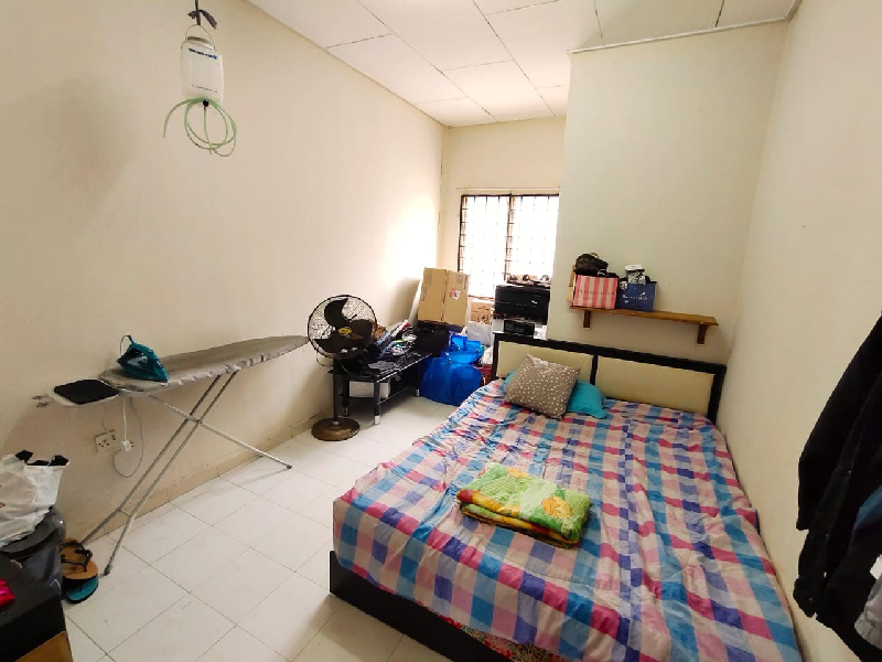 Facing Open Rumah Teres 2.5 Tingkat Desa Karunmas Seri Kembangan - photo 5