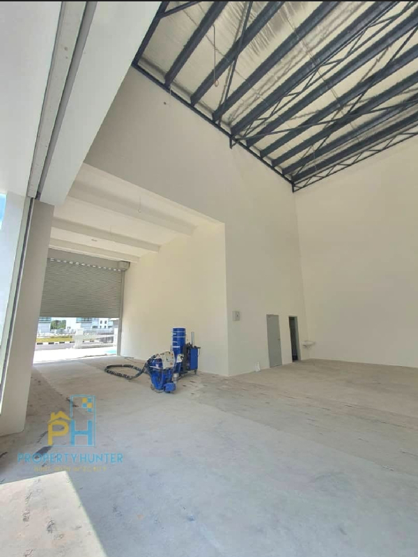 Semi Detached Factory in Valdor - photo 7