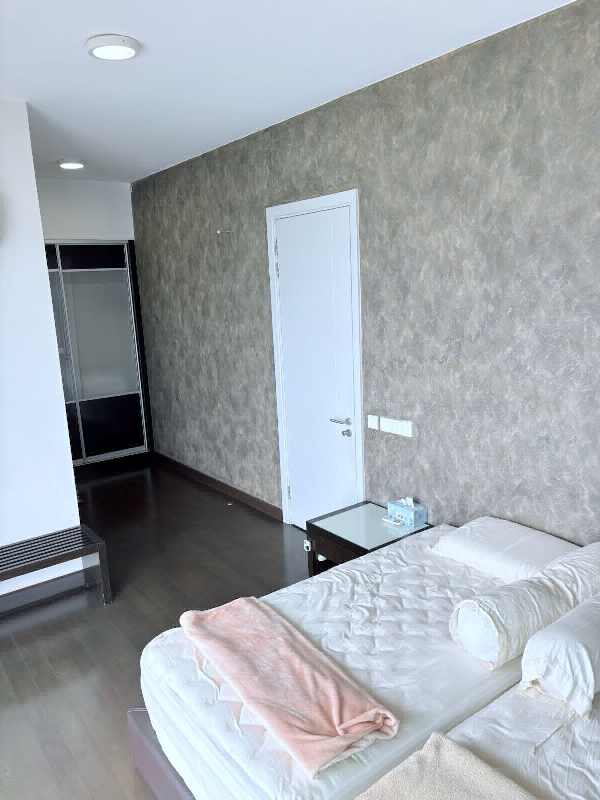 Light Collection 1 Triplex Penthouse  - photo 12