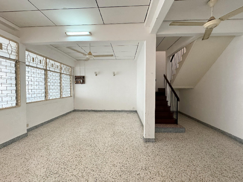 Island Glades Greenlane 2-Storey Non-split level with Timber Floor 