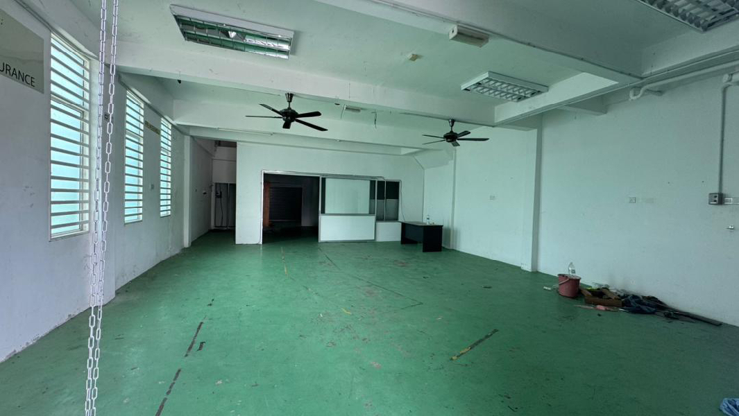 Freehold Corner Industrial Unit for Sale @ Diamond Valley, Batu Maung |