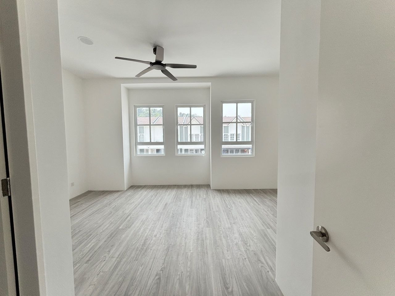 Brand New Double Storey Templer Residence 22x70 - photo 9