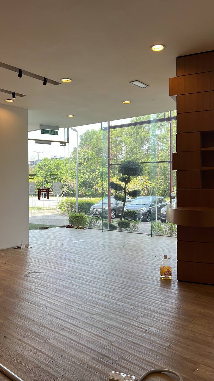 GF Corner Showroom with Office Cyberjaya - photo 2