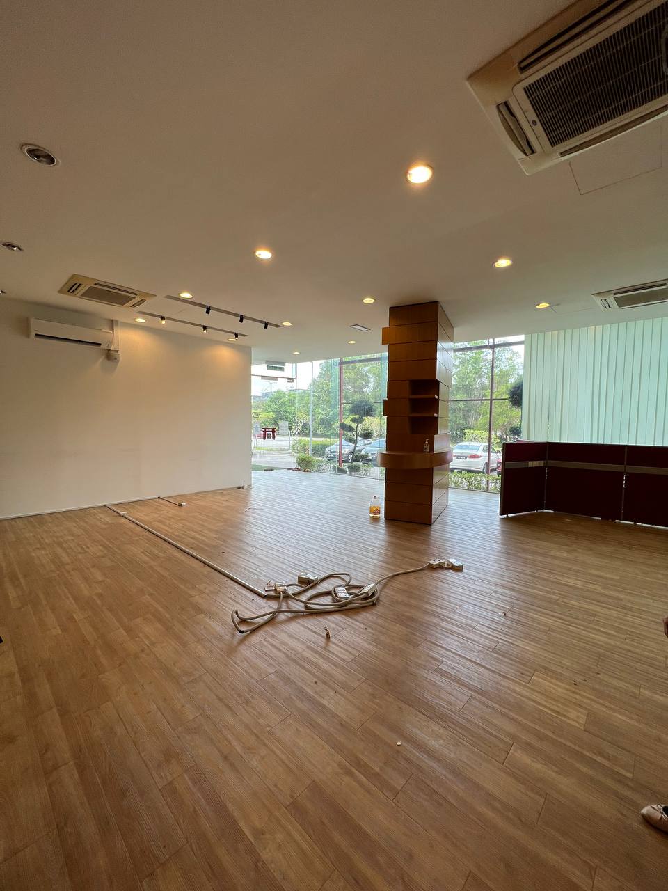 GF Corner Showroom with Office Cyberjaya - photo 3