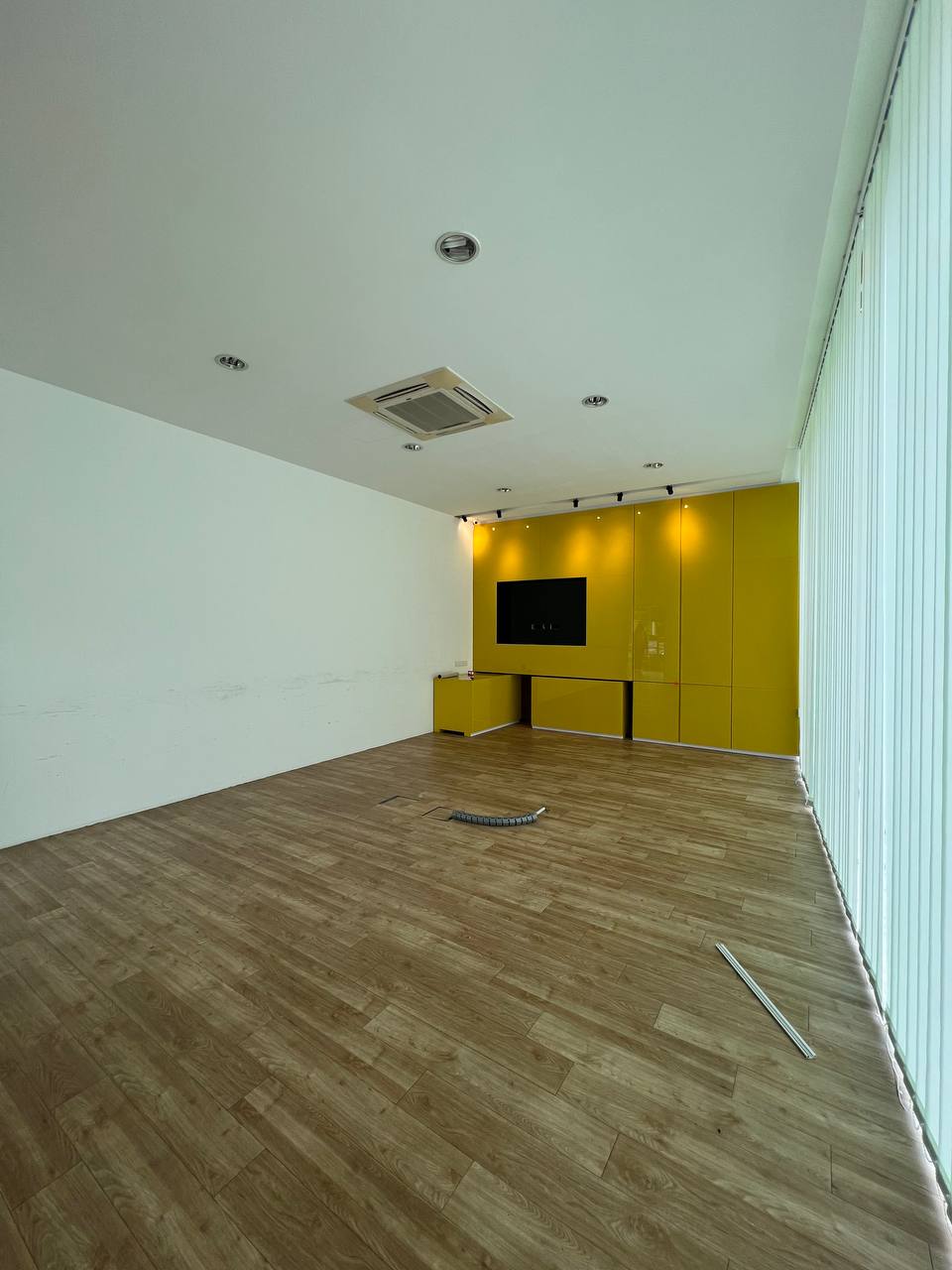 GF Corner Showroom with Office Cyberjaya - photo 4