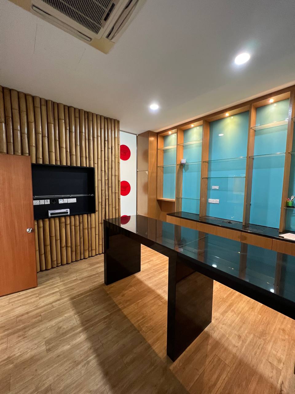 GF Corner Showroom with Office Cyberjaya - photo 8