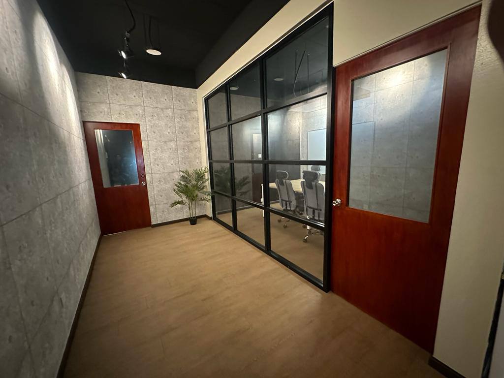Fully Renovated Fully Furnished Office to Let - photo 4