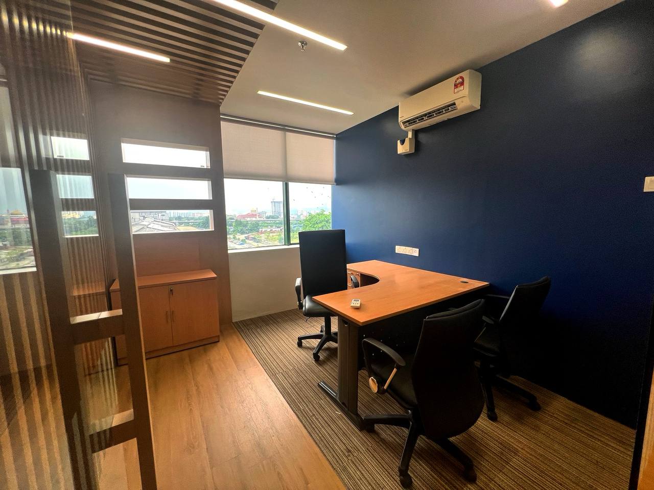 Fully Furnished Minimalist Design Office to Let PJ - photo 3