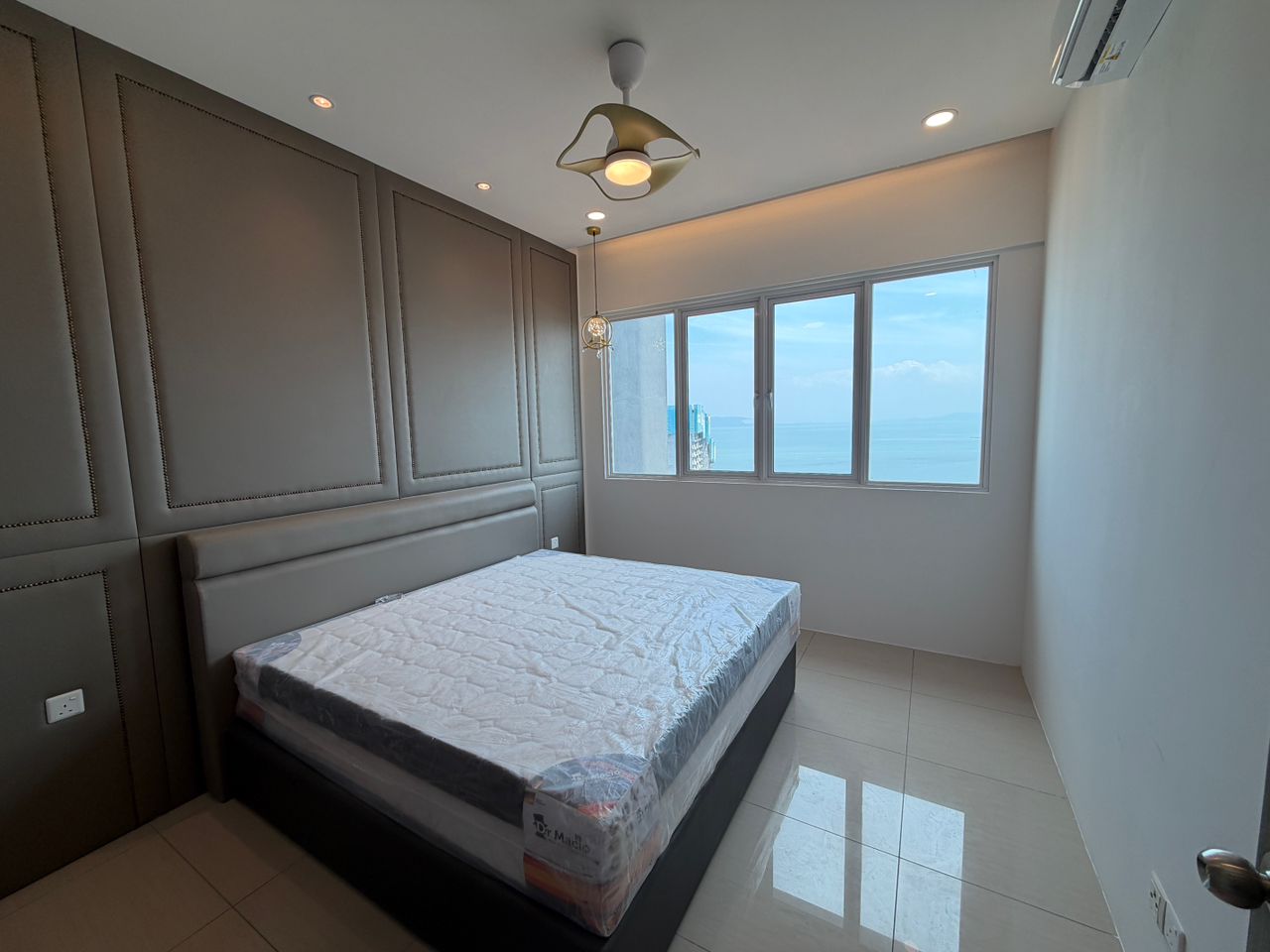 Zen 6 Condo WORTHBUY 3 CAR PARK Fully Reno - photo 5