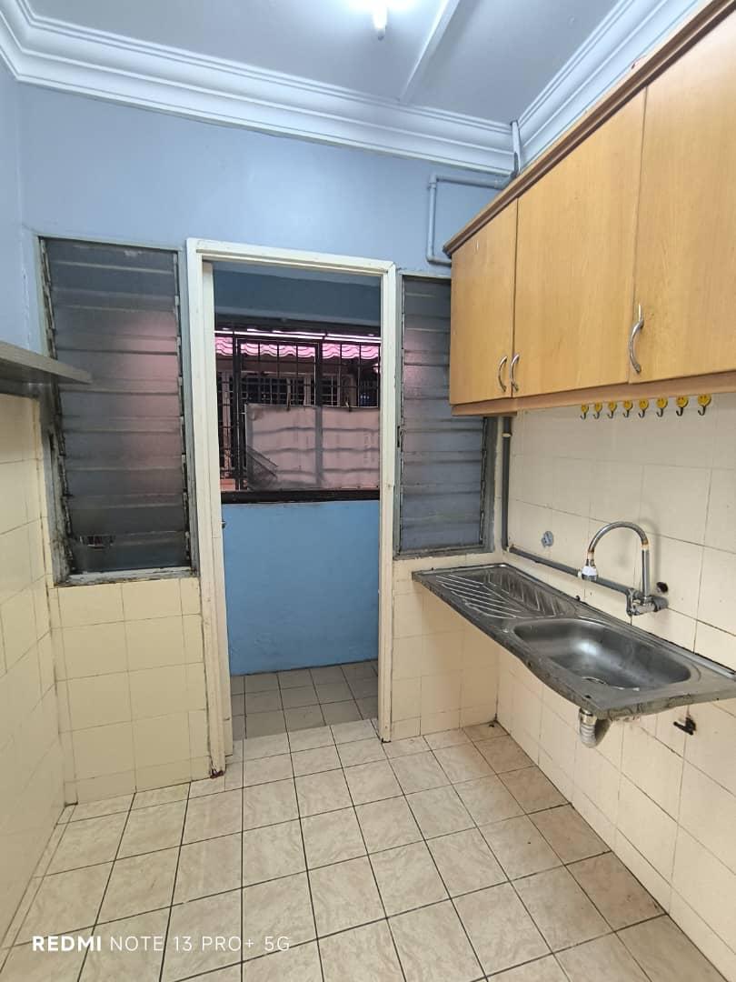 Saujana Apartment Damansara Damai Walk Up level 2 - photo 2