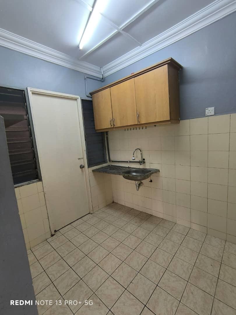 Saujana Apartment Damansara Damai Walk Up level 2 - photo 10