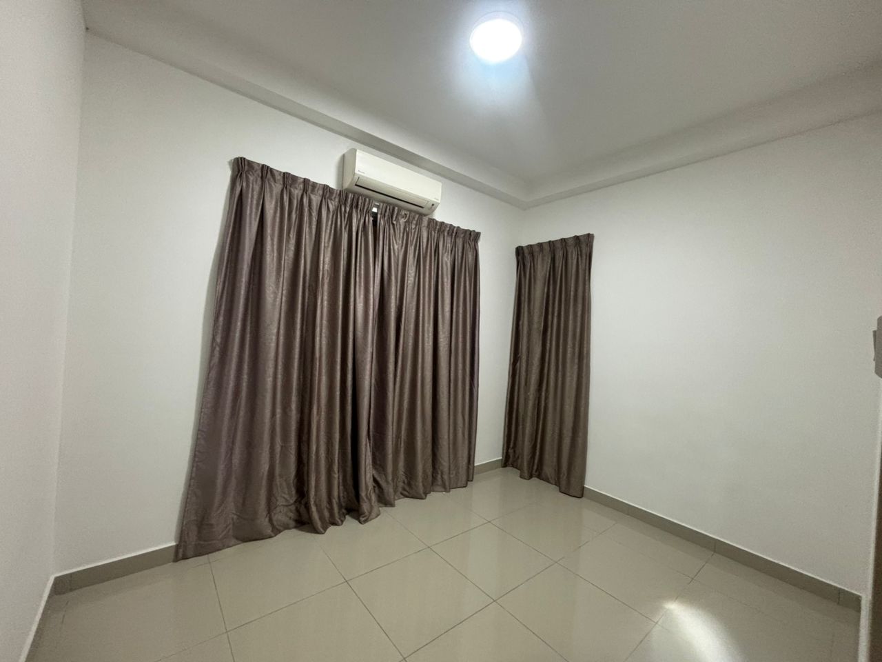 Villa Crystal Condo Blw Mkt Corner High Floor Tama - photo 2