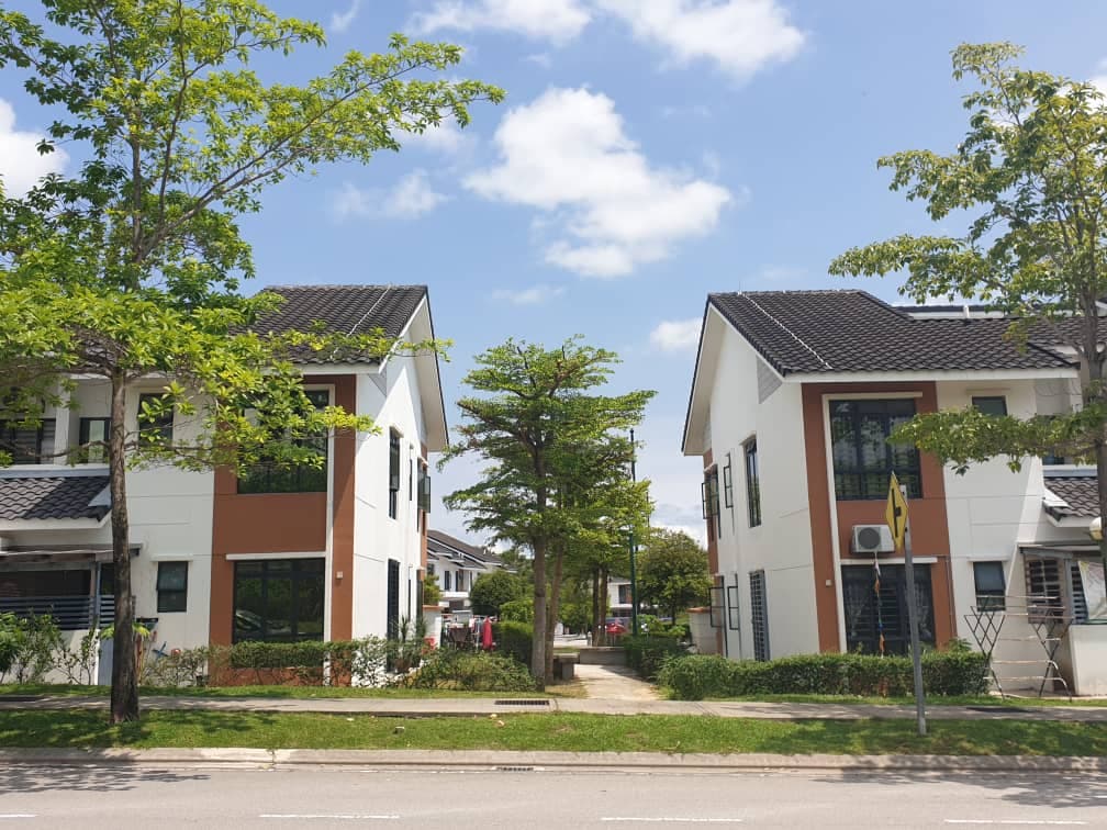 2 Storey EndLot Palma Residence Presint 11 - photo 2