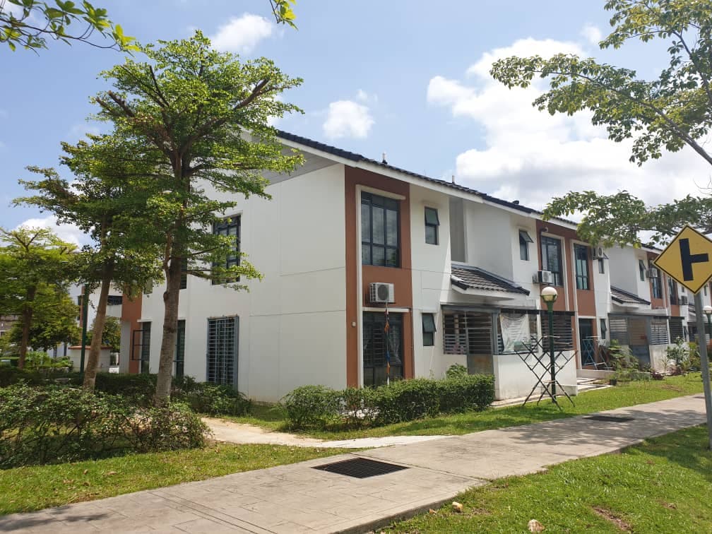 2 Storey EndLot Palma Residence Presint 11 - photo 3