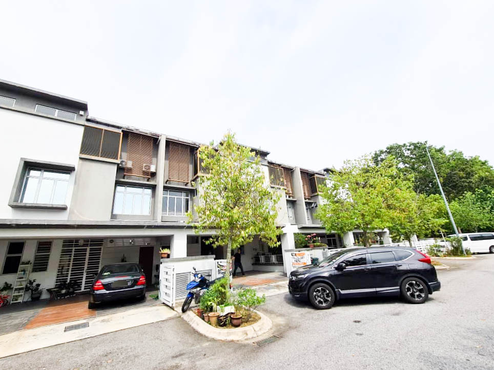 2 Half Storey Terrace Desiran Bayu Precint 16