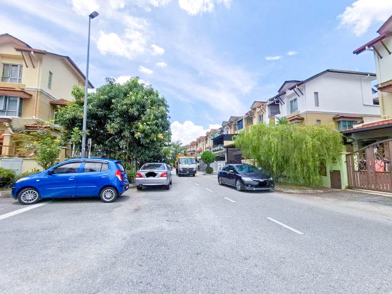 2 Half Storey Tmn Prima Tropika Seri Kembangan - photo 2