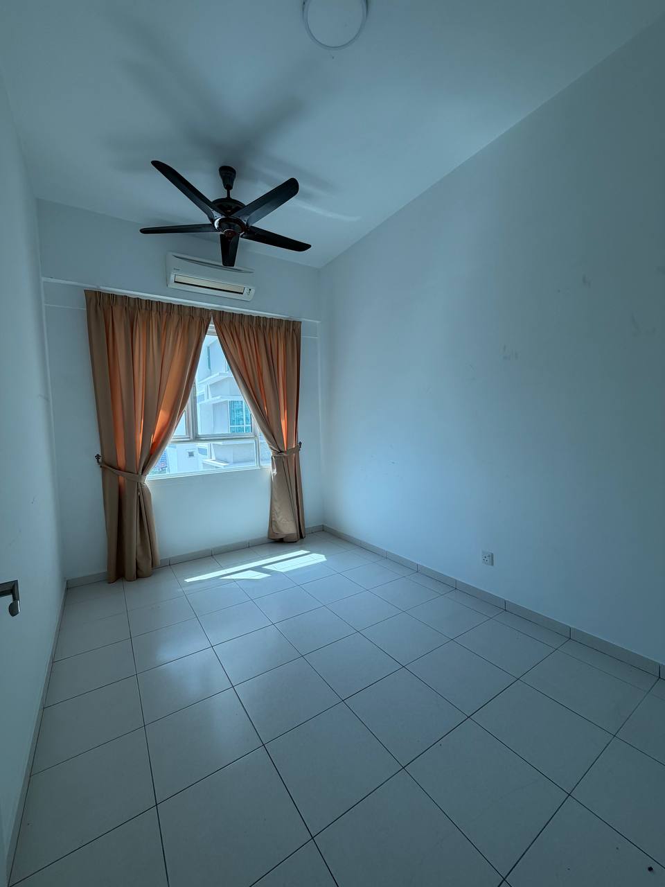 One Imperial 1180sf 2 Car Parks Sungai Ara - photo 4