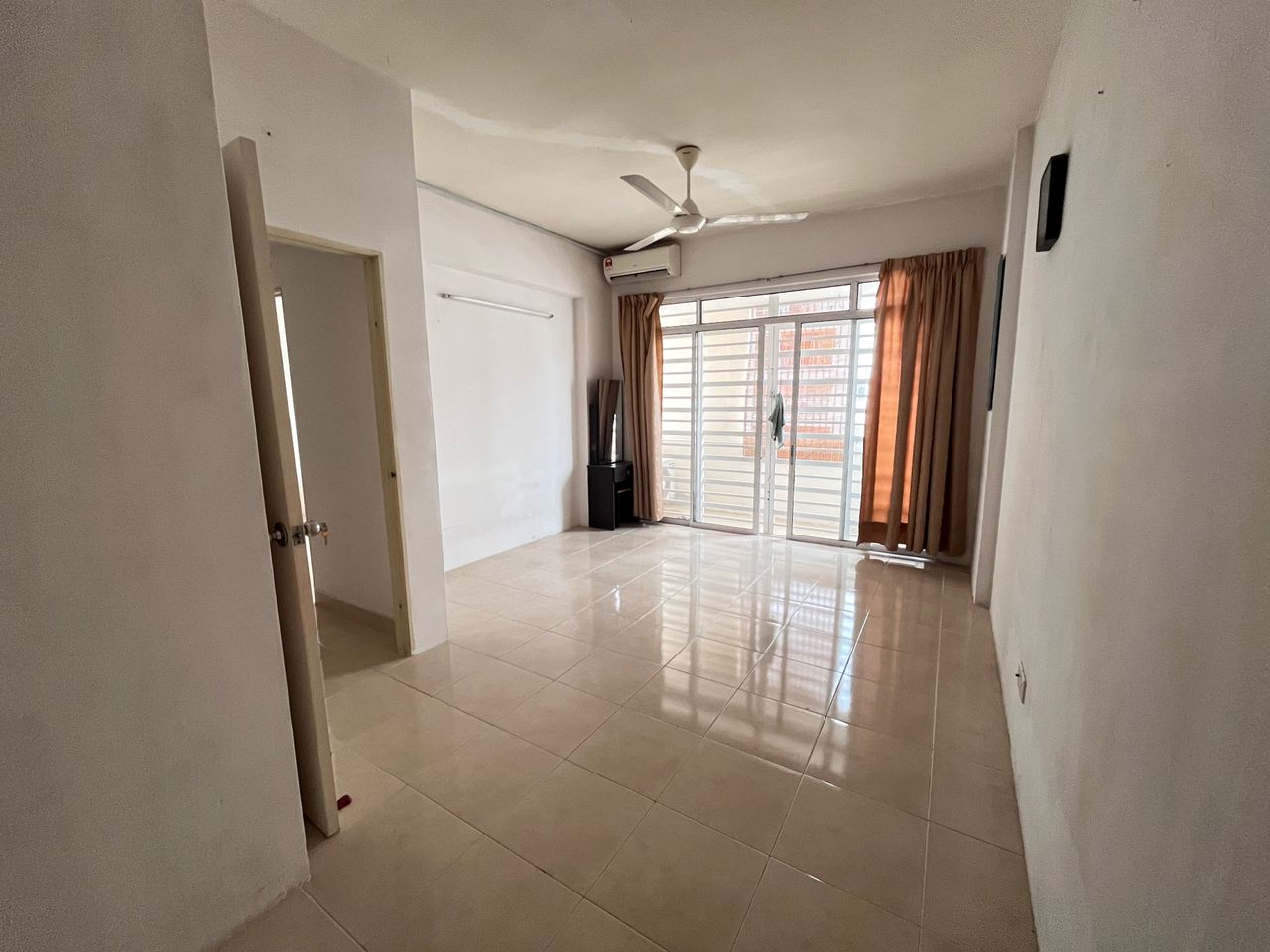 D Piazza condo 1300sf - photo 4