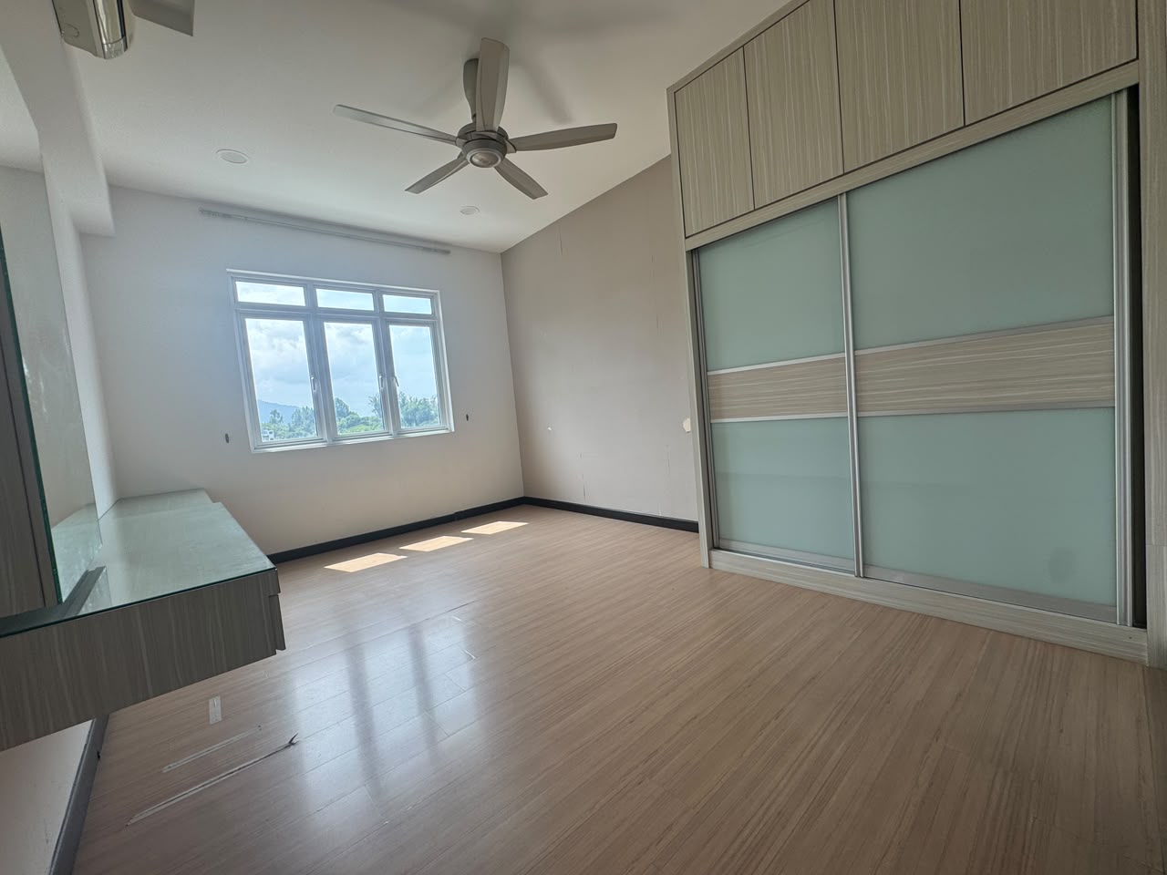 Vertiq at Gelugor Near Tesco Highway 1055sf - photo 6