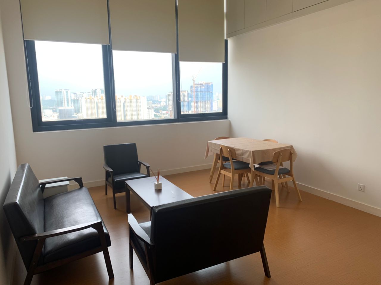 PJ SS2 The Hub 2 Rooms 2 Carparks Fully Furnished - photo 2