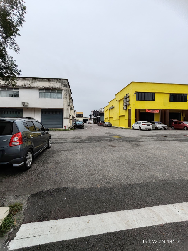 1nhalf storey factory meranti jaya industrial park - photo 8