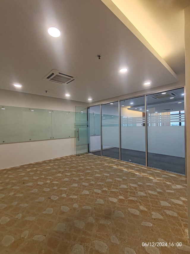 PJX HM shah tower adjoining partial furnished LRT - photo 2