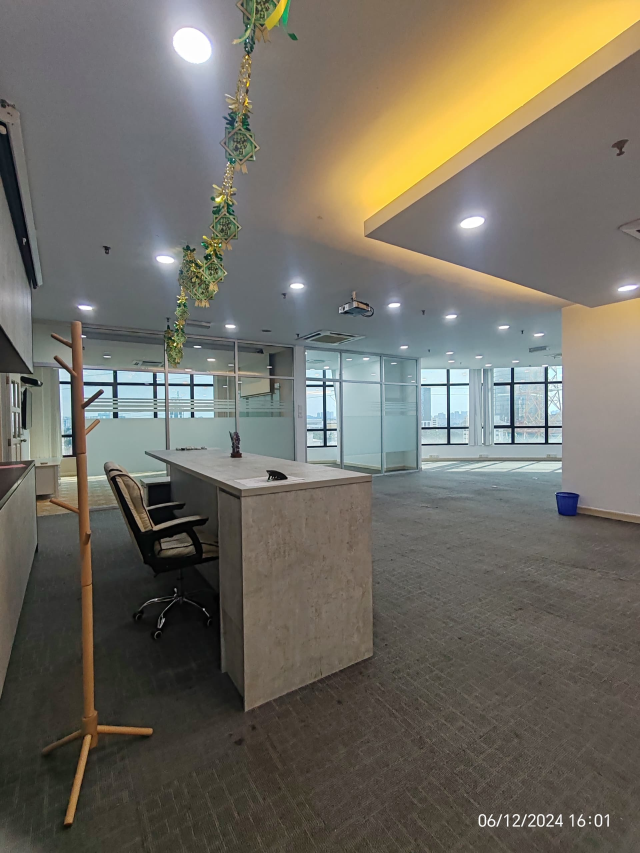 PJX HM shah tower adjoining partial furnished LRT - photo 4