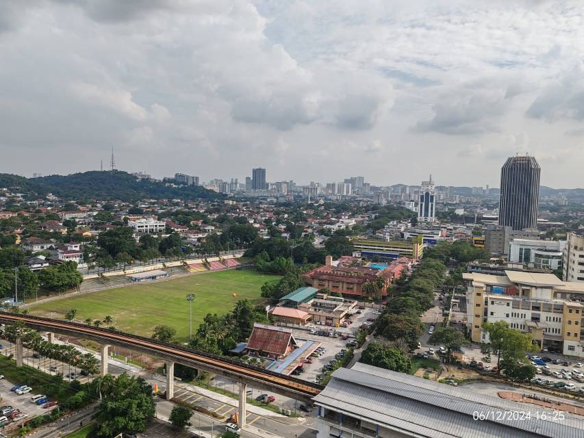 PJX HM shah tower adjoining partial furnished LRT - photo 5