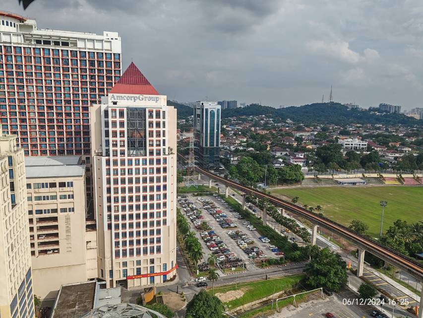 PJX HM shah tower adjoining partial furnished LRT - photo 6
