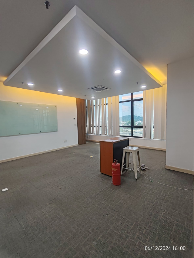PJX HM shah tower adjoining partial furnished LRT - photo 9