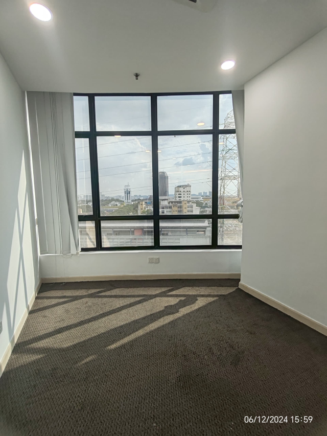 PJX HM shah tower adjoining partial furnished LRT - photo 10