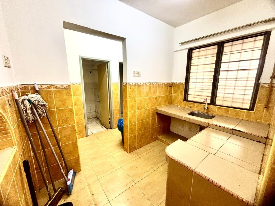Aman Putra Apartment - photo 12