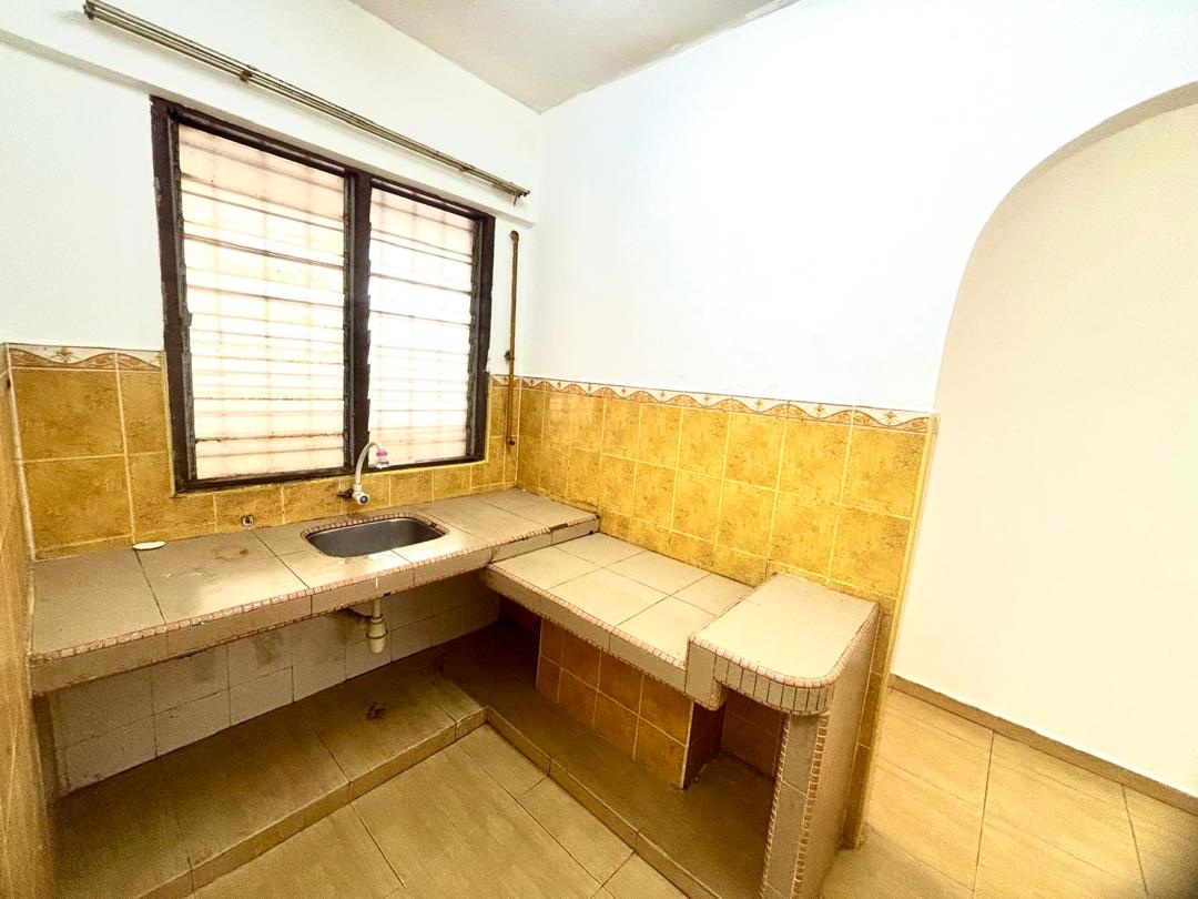 Aman Putra Apartment - photo 13
