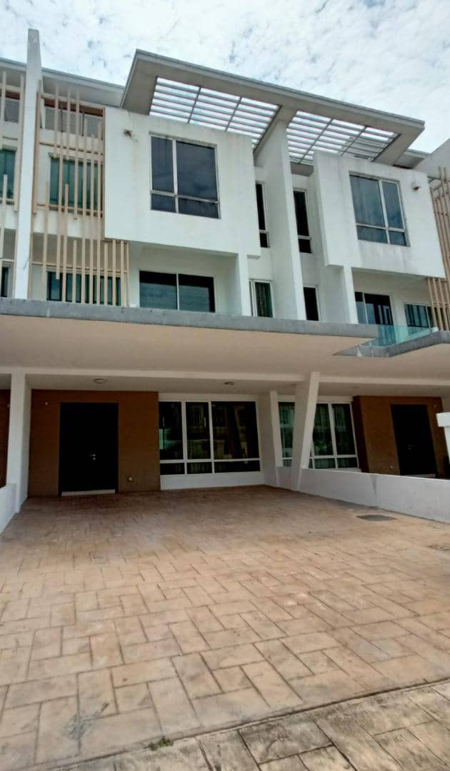 RUMAH 3 TINGKAT 7 BILIK, BAWAH MARKET VALUE - photo 1