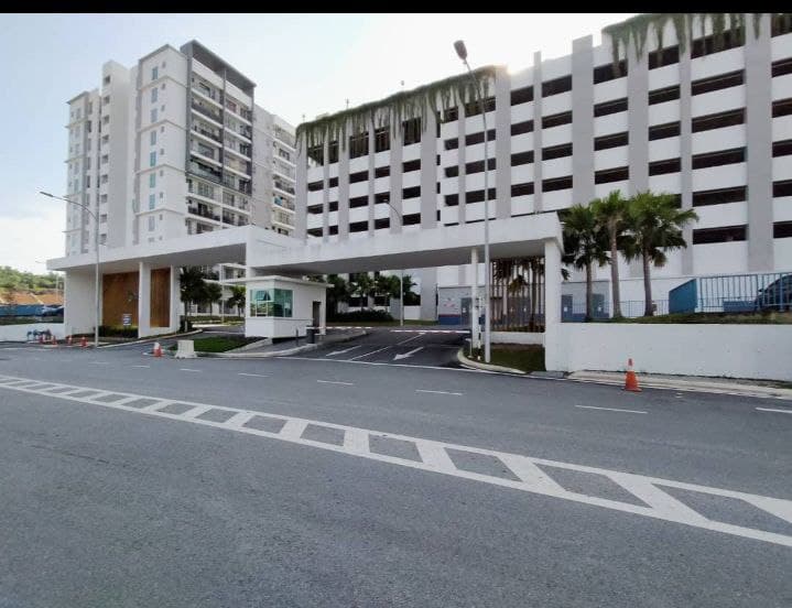 Nice corner unit, freehold condo in Bangi