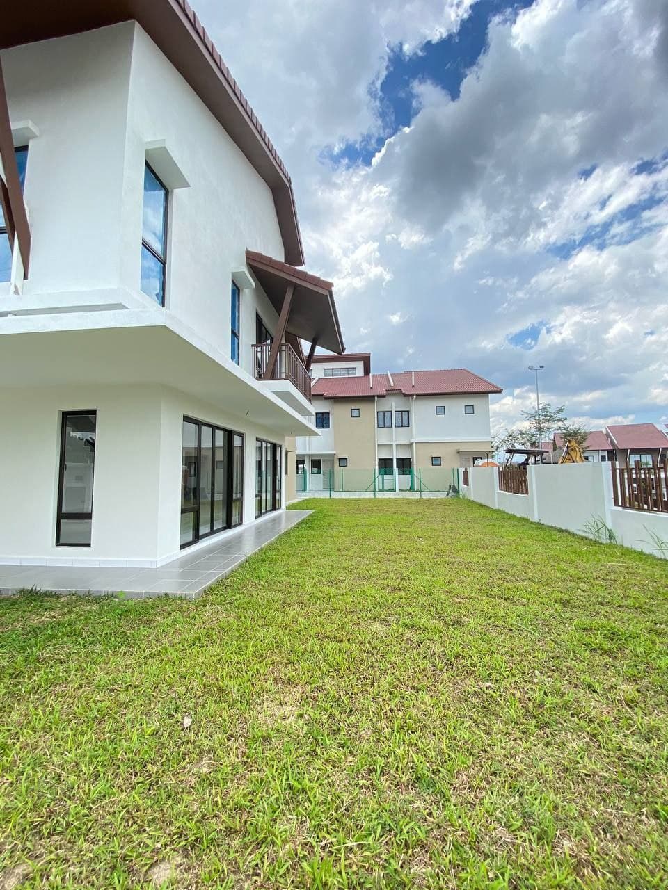 Brand new, cantik, Luas, Corner Lot untuk di jual - photo 5