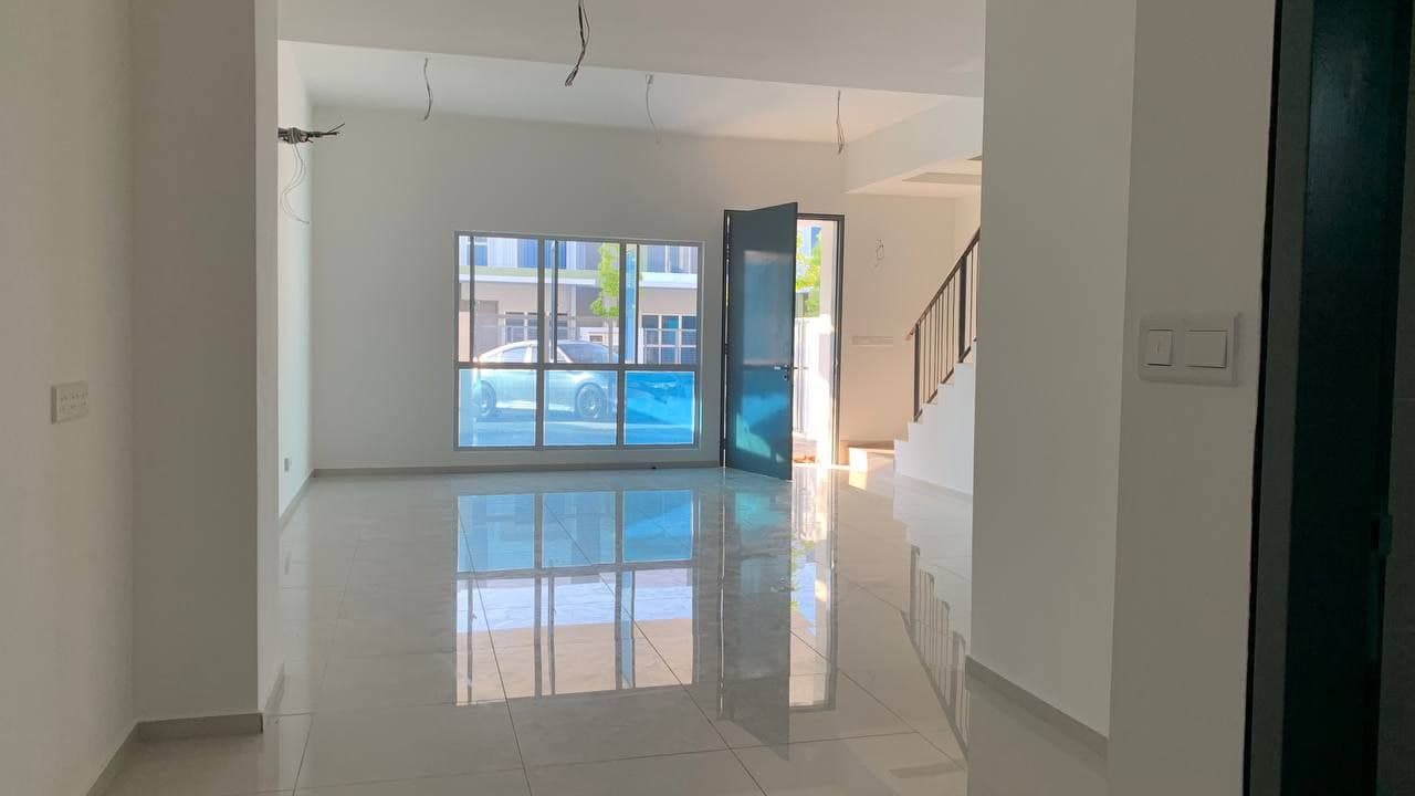 Brand New Unit, 2Storey Intermediate Cybersouth - photo 4