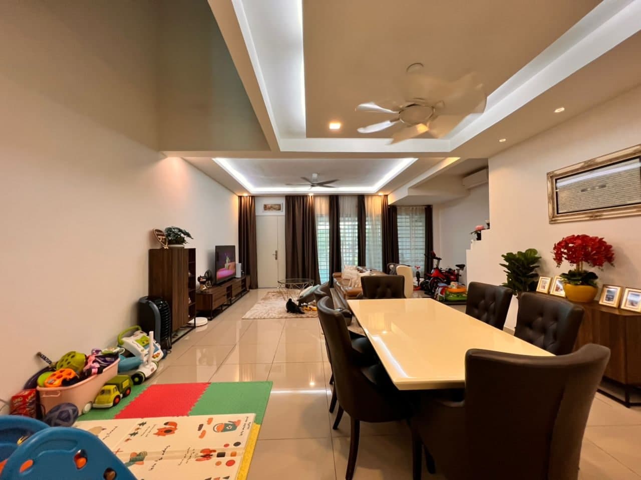 Renovated, cantik, 2 storey untuk dijual - photo 3