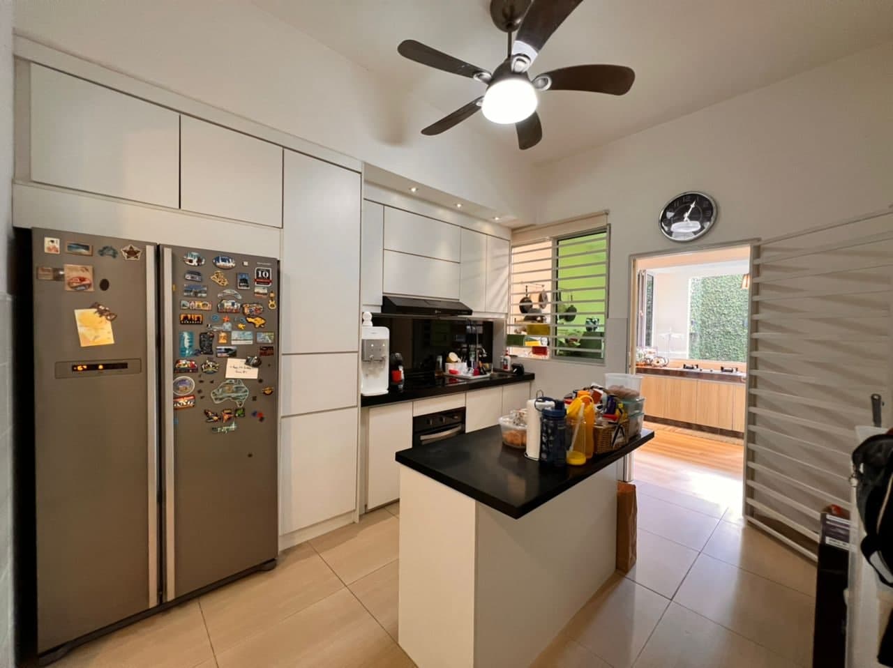 Renovated, cantik, 2 storey untuk dijual - photo 4