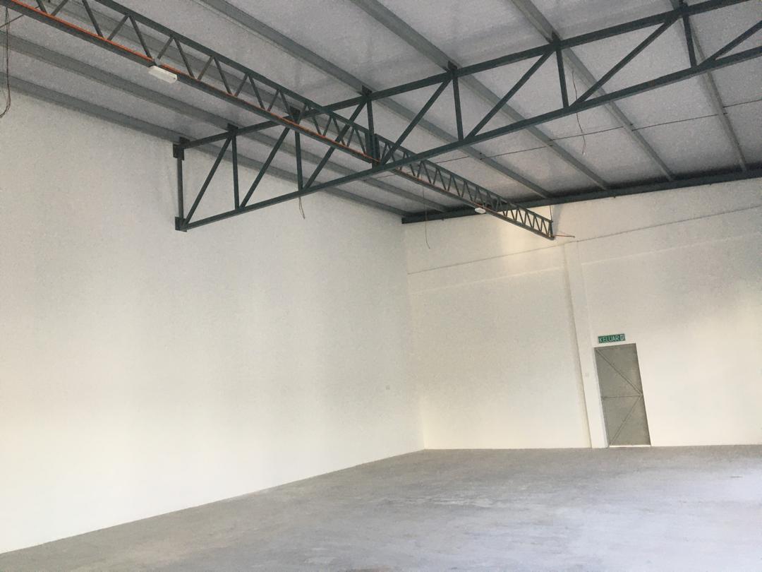 Alma Signature Semi D Factory Warehouse Rent - photo 5