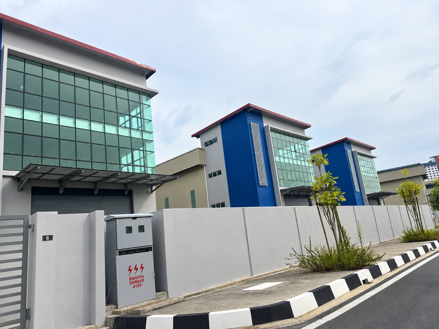 Valdor Detached Factory 4320 sqft 200 Amp - photo 2