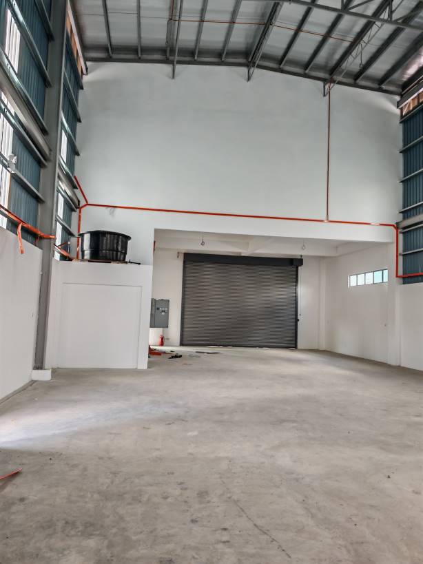 Valdor Detached Factory 4320 sqft 200 Amp - photo 3