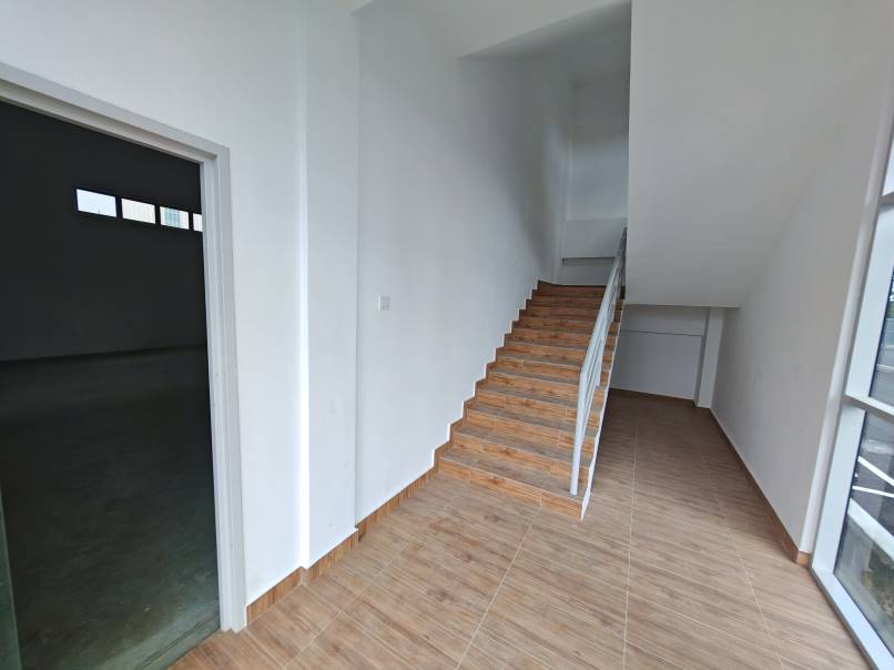 Valdor Detached Factory 4320 sqft 200 Amp - photo 5